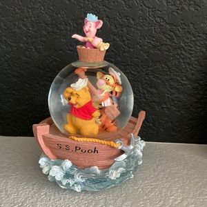 Snow Globe-Winnie the Pooh